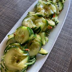 A picture of Snake cucumber salad.