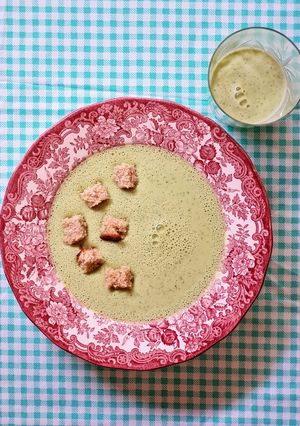 Una foto de Sopa fría de pepino y yogur 🥒