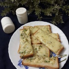 A picture of Cheese Garlic Bread.