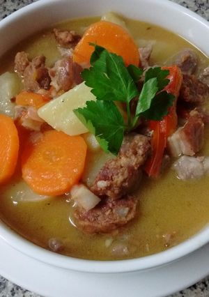 Una foto de Guiso Montañés de Cerdo y  Chorizo