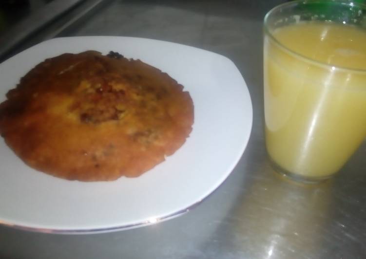 Arepas de Huevo con carne, queso y jugo de naranjas