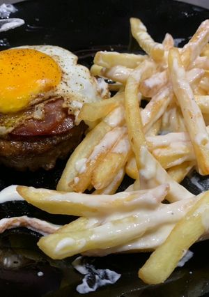 Une photo de 🥩 steak à cheval revisité 🥩