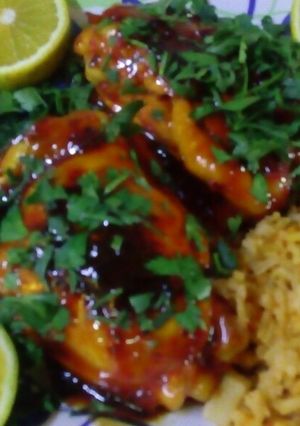 Una foto de POLLO AMIELADO A LA Mario's