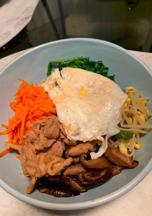 韓式拌飯（Bibimbap) 的食譜成品照片