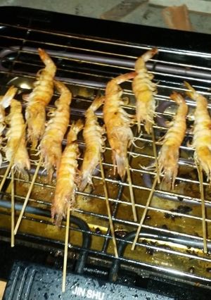 Hình của món Tôm xiên nướng muối ớt.