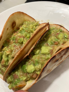 Una foto de Tacos de panceta ibérica y guacamole