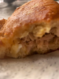 Una foto de Empanadillas masa de ajo rellenas de atún y huevo