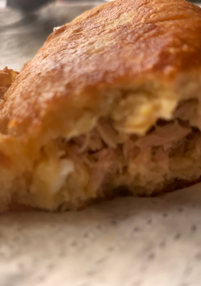 Una foto de Empanadillas masa de ajo rellenas de atún y huevo