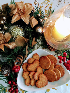 Una foto de Galletas rústicas de jengibre y cardamomo