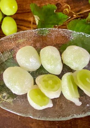 A picture of Japanese Muscat Mochi.