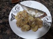 Una foto de xurelo o jurel al horno