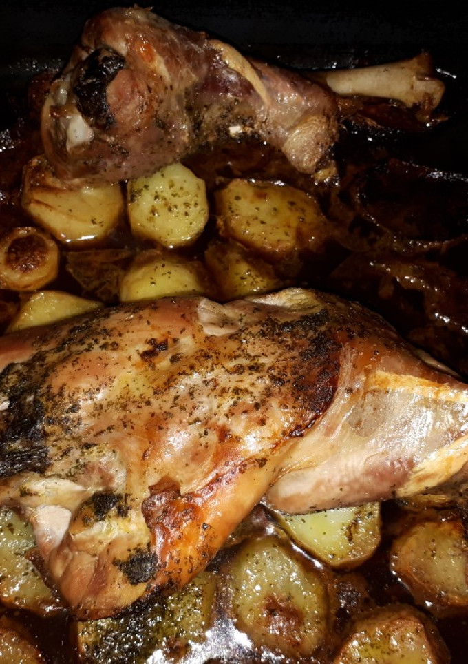 Una foto de Muslos de pavo a la cerveza negra