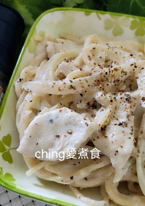 A picture of Creamy Chicken Alfredo Pasta.