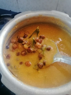 கடலைக்கறி(Kadala curry recipe in tamil) செய்முறை முக்கிய புகைப்படம்