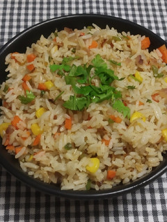 ફ્રાઈડ રાઈસ (Fried Rice Recipe In Gujarati) રેસીપી મુખ્ય ફોટો