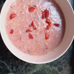 Strawberry banana smoothie A picture of Strawberry banana smoothie.