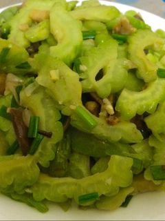 Hình của món Mướp đắng xào lòng gà .