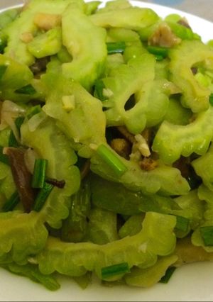 Hình của món Mướp đắng xào lòng gà .