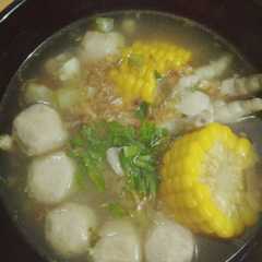 A picture of Sop ceker bakso.