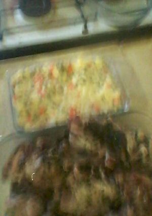 Una foto de Pollo al horno con ensalada rusa!!!