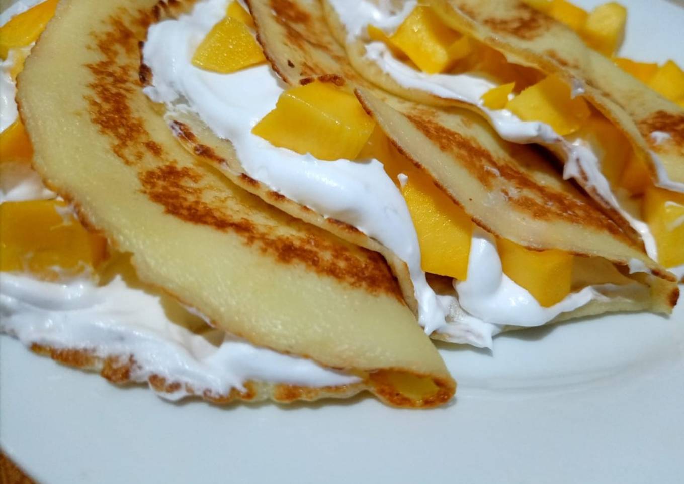 Mango stuffed crepes