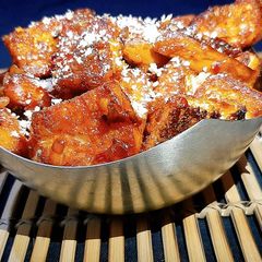 A picture of Crunchy schezwan bread cubes.
