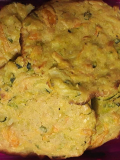 Una foto de Tortitas de zanahoria, brócoli y calabacín con avena