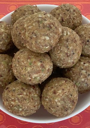A picture of *Gond Badam Ke Ladoo*.