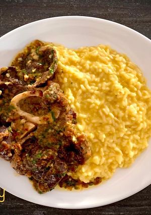 A picture of Risotto alla Milanese with Ossobuco in Gremolada.