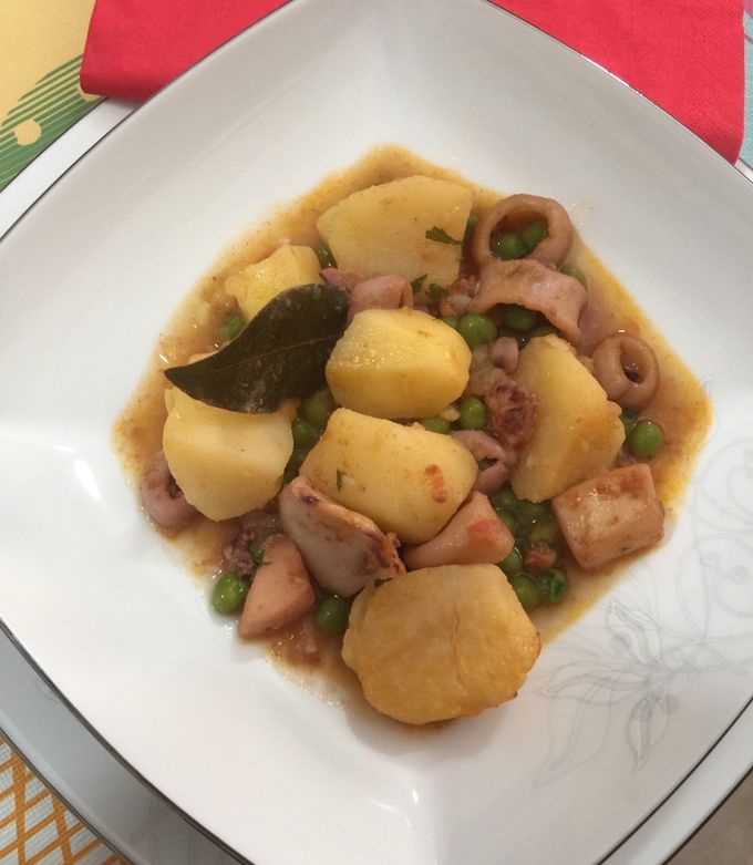 Foto principal de Calamares y sepia guisada con patatas🦑🐙