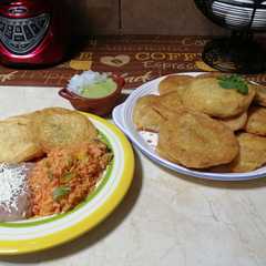 Una foto de Tortitas de papa rellenas de camarón