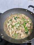 หมูสามชั่นผัดกระปิ