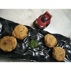 A picture of Biscuit Bonda.