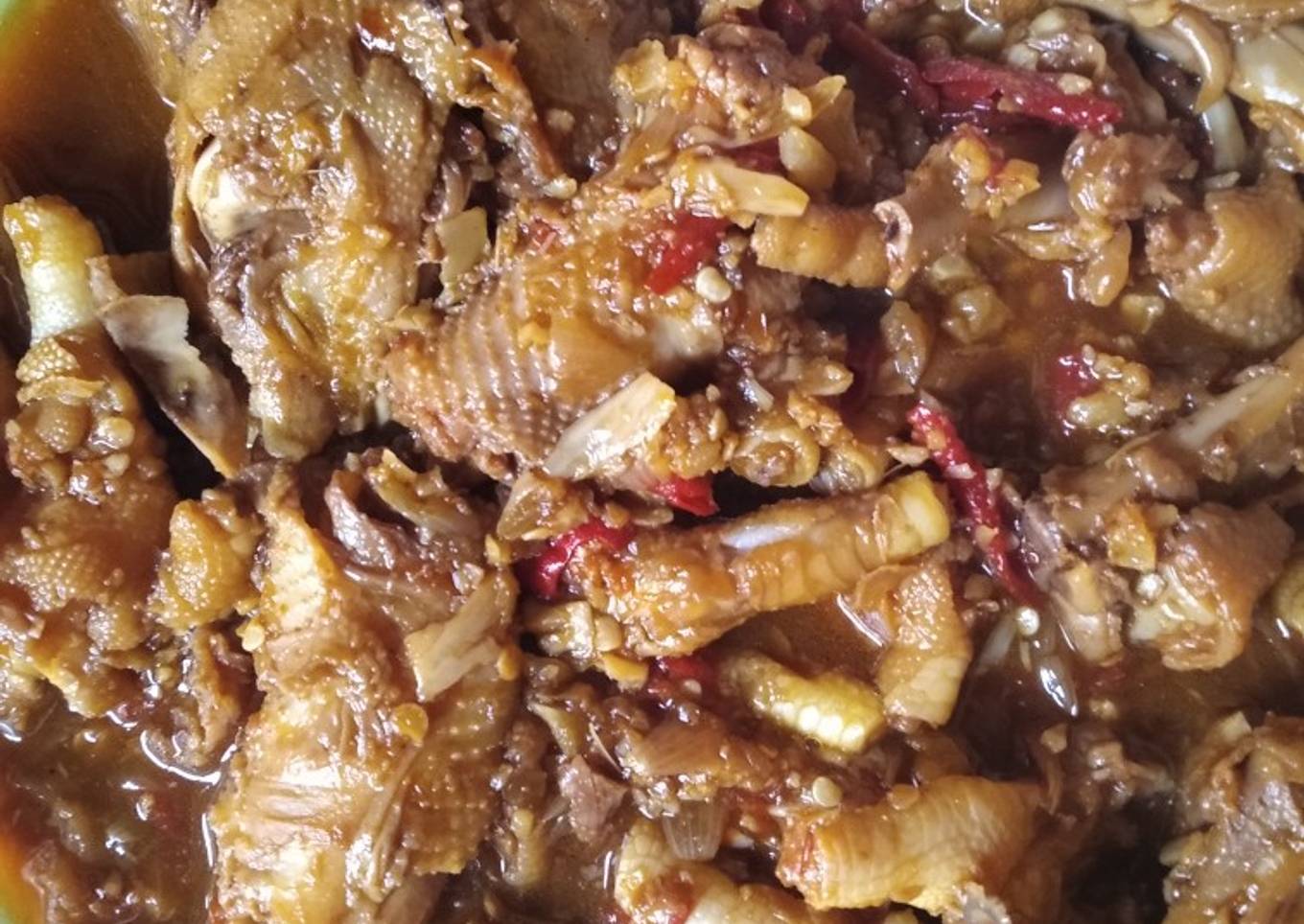 Krengsengan kepala dan ceker ayam
