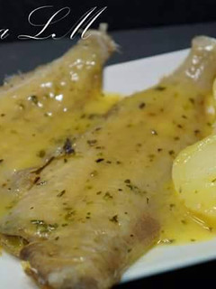 Una foto de Pescado con salsa menier