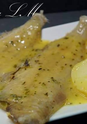 Una foto de Pescado con salsa menier