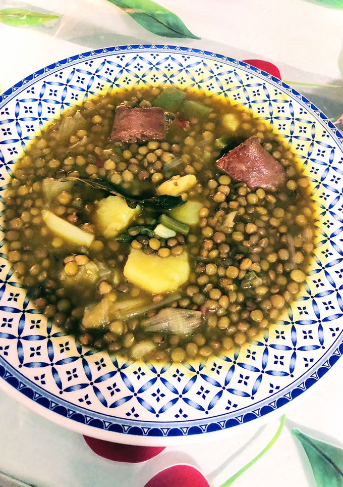 Una foto de Lentejas con verdura y choricito