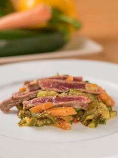 Una foto de Entrecot con verduras salteadas a la mostaza