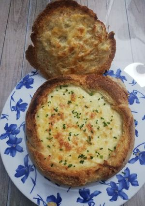 Una foto de Hogaza de pan rellena