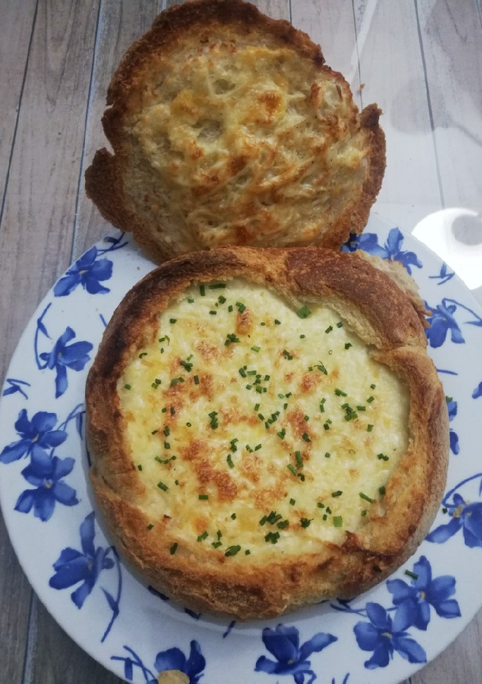 Una foto de Hogaza de pan rellena