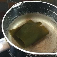 Dashi stock だし A picture of Dashi stock だし.