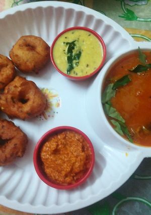 મેદુ વડા(mendu vada in Gujarati) રેસીપી મુખ્ય ફોટો