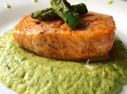 Una foto di filetto salmone secondi