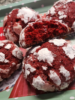 Una foto de Galletas red velvet craqueladas