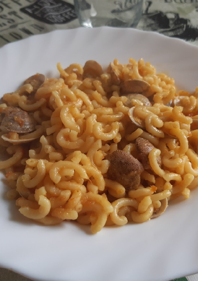 Una foto de Fideos con almejas