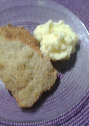 Una foto de Milanesas de cerdo con puré de papas