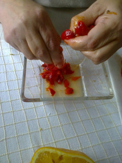 Una foto de Salsa enciende pasión de chile jalapeño rojo a mano