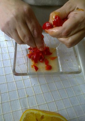 Una foto de Salsa enciende pasión  de chile jalapeño rojo a mano