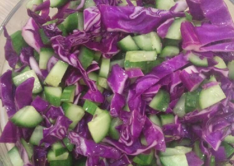 Cucumber and red cabbage with vinegar dressing