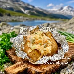 A picture of Jacket Potatoes with Cheese Filling.